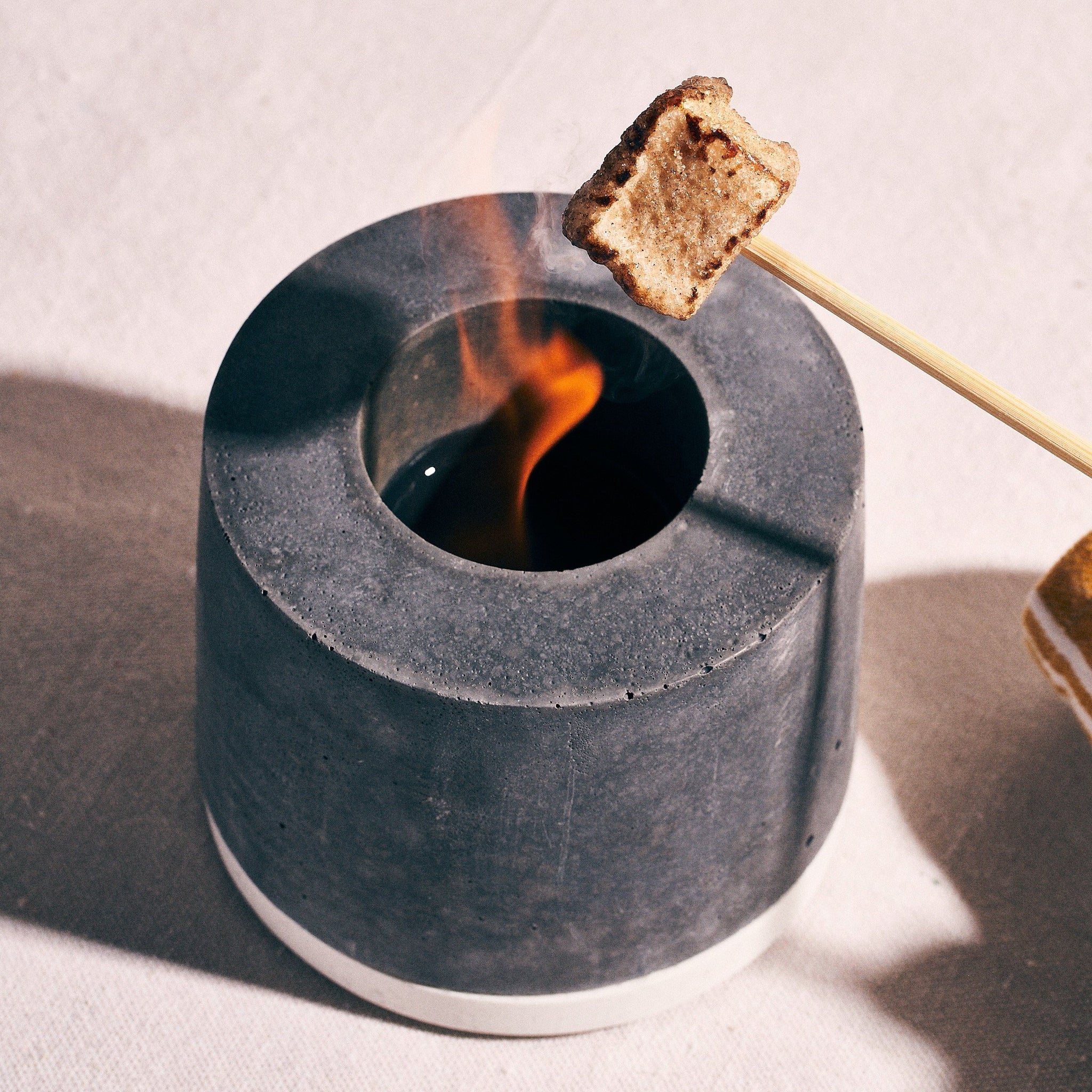 FLÎKR Fire2 Personal Concrete Fireplace With Marshmallow